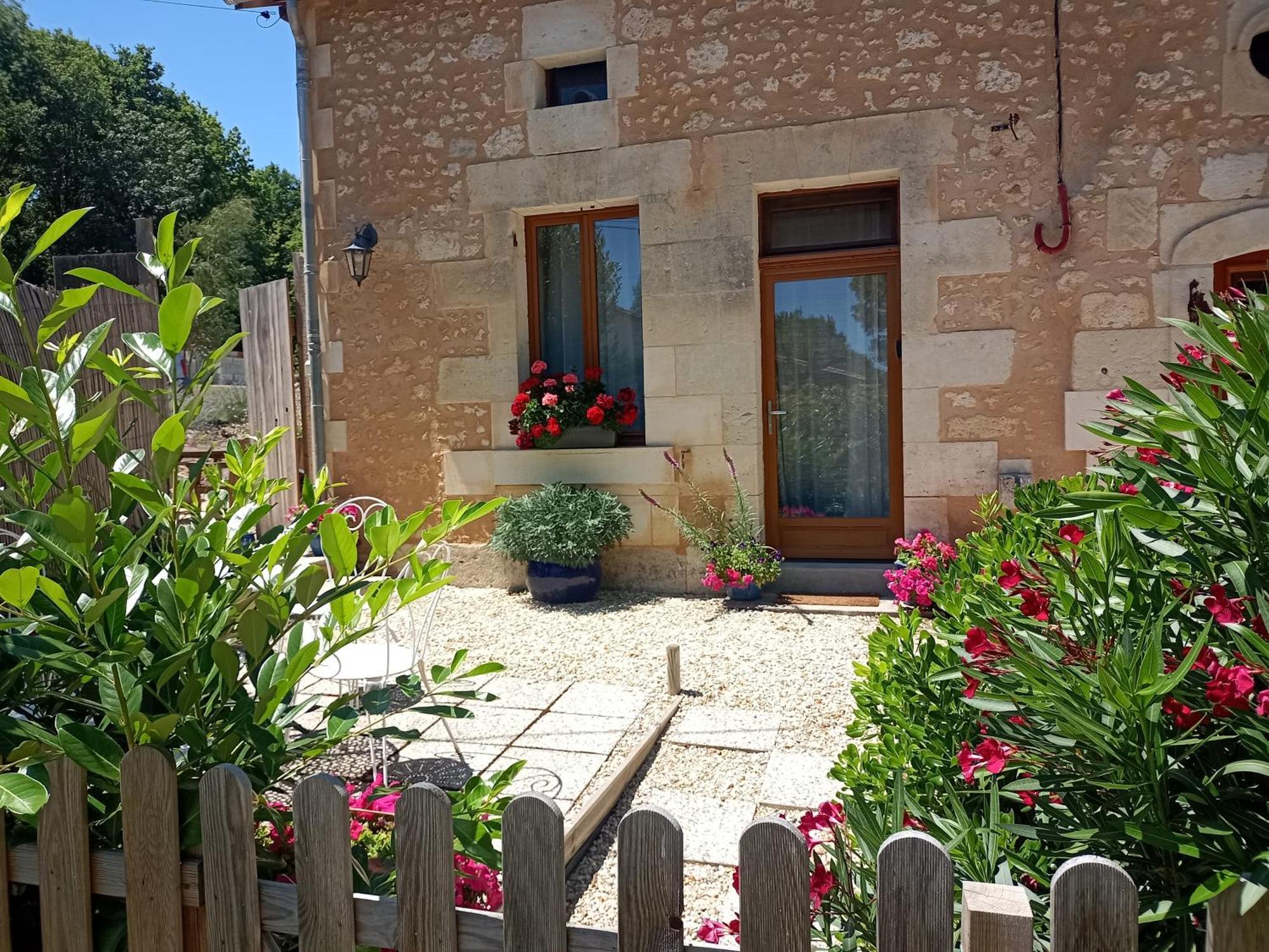 مبيت وإفطار La Vieille Grange - Saint-Privat-des-Prés المظهر الخارجي الصورة